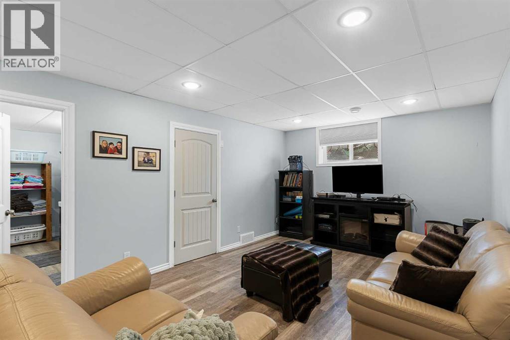 32 Ministikwan Road - 32