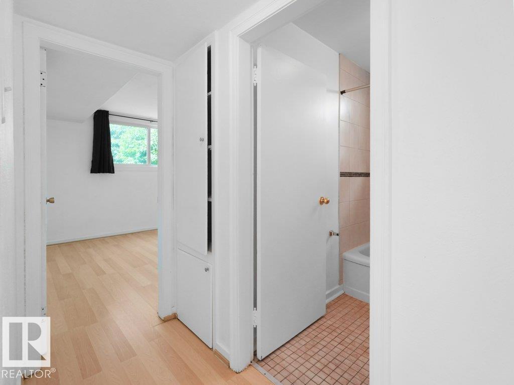 10857 97 ST NW - 29