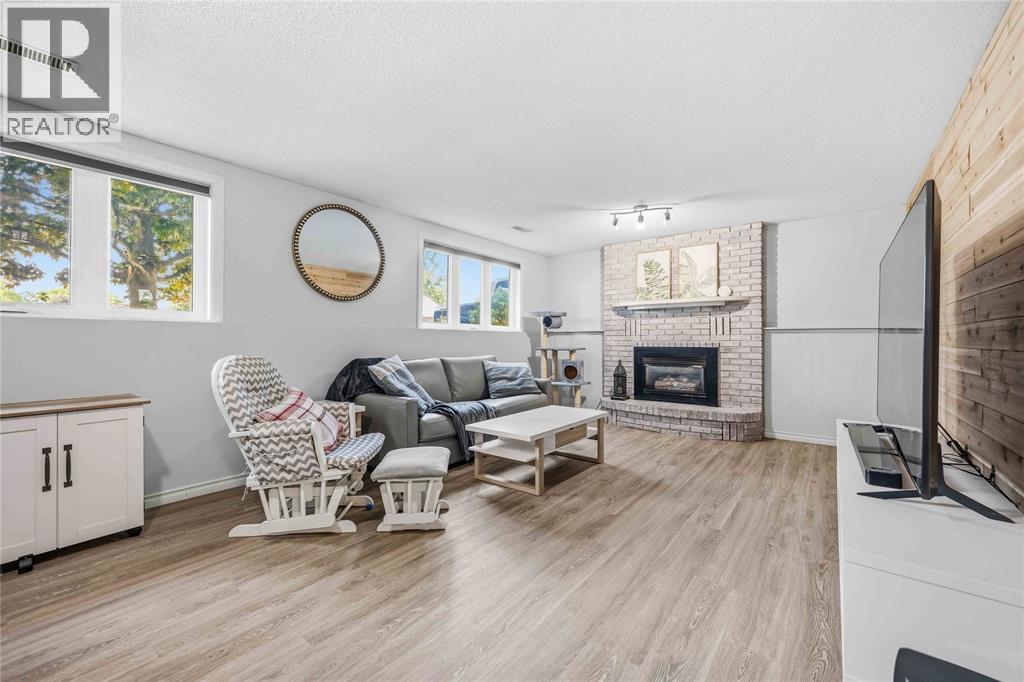 118 FINCH DRIVE - 17