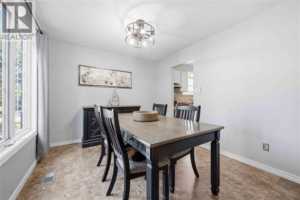 118 FINCH DRIVE - 13