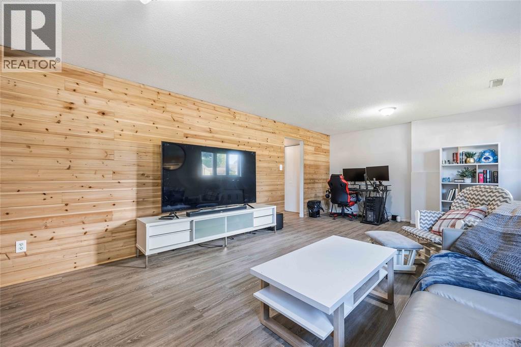 118 FINCH DRIVE - 19