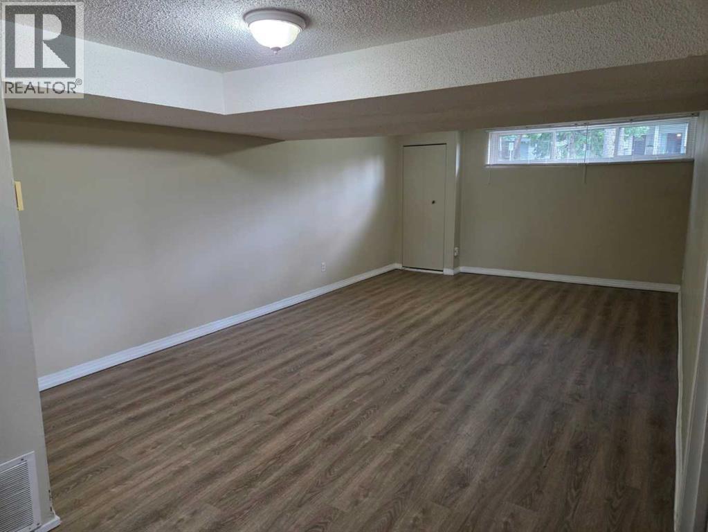 638, 640 68 Avenue SW - 13