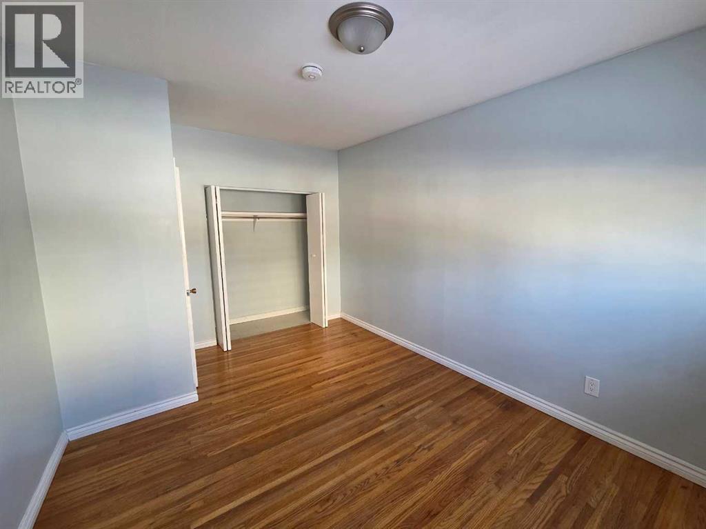 638, 640 68 Avenue SW - 19