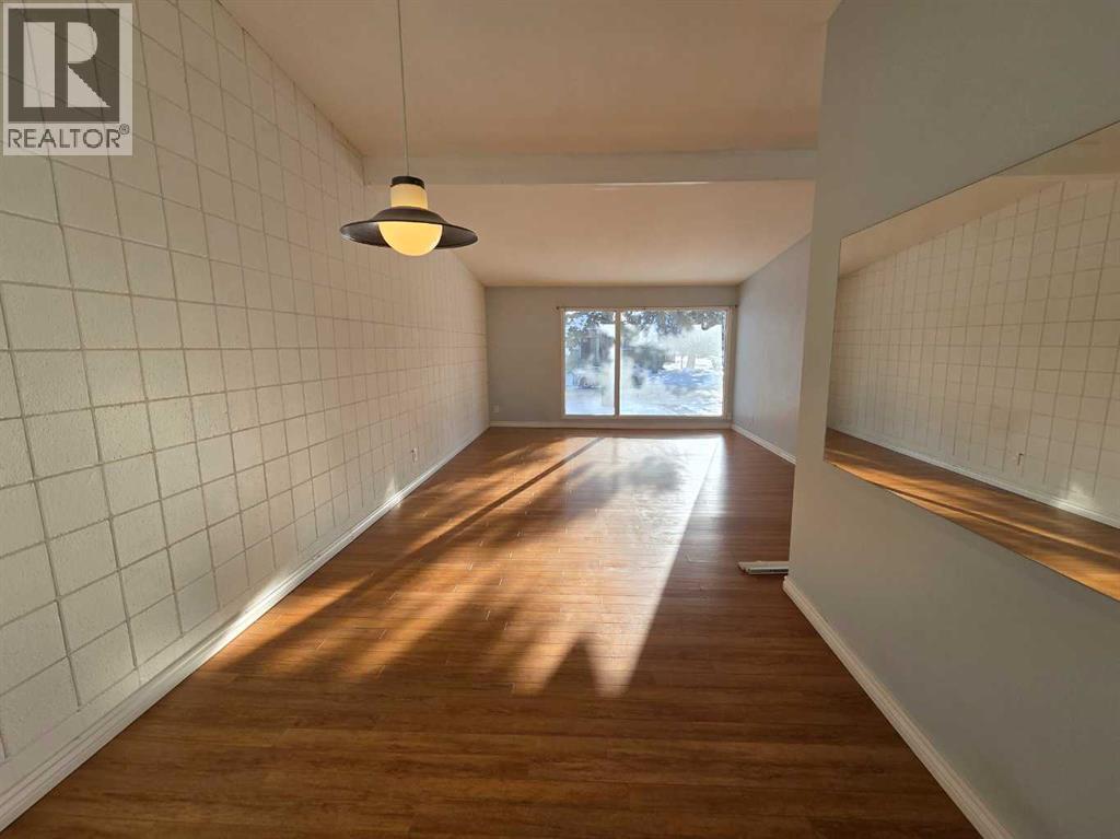 638, 640 68 Avenue SW - 24