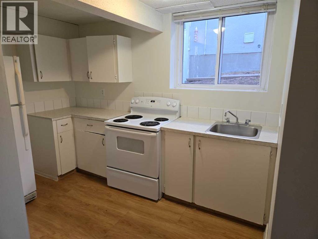 638, 640 68 Avenue SW - 12