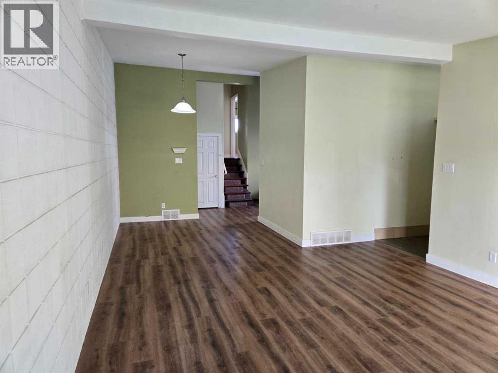 638, 640 68 Avenue SW - 8