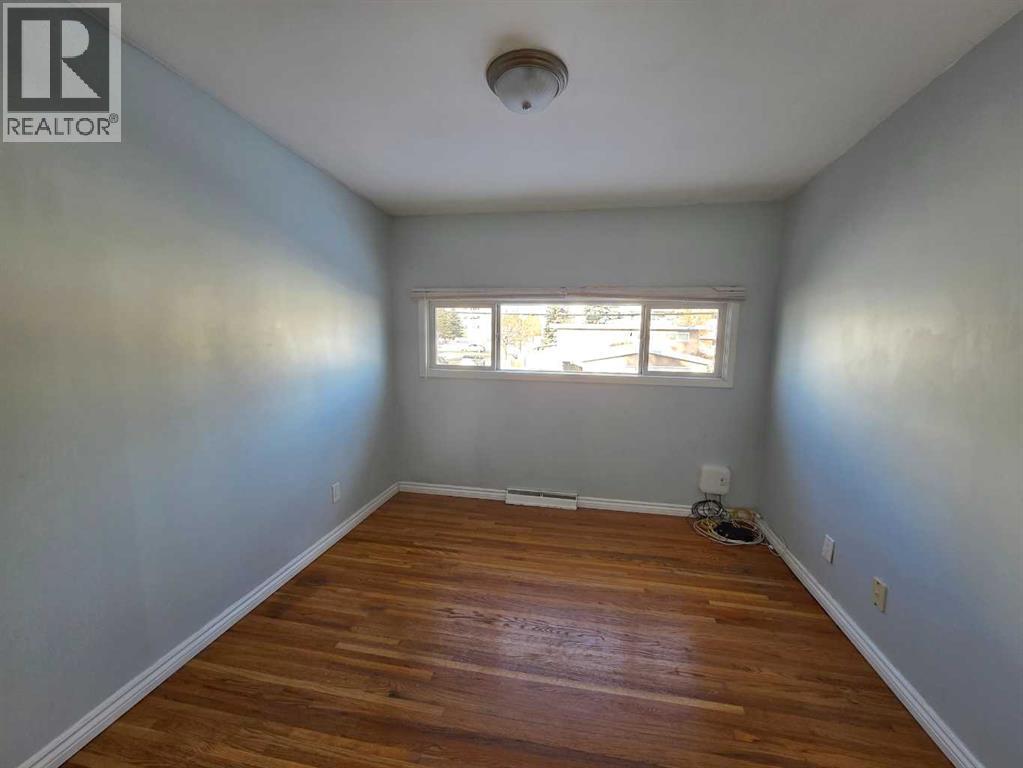 638, 640 68 Avenue SW - 20