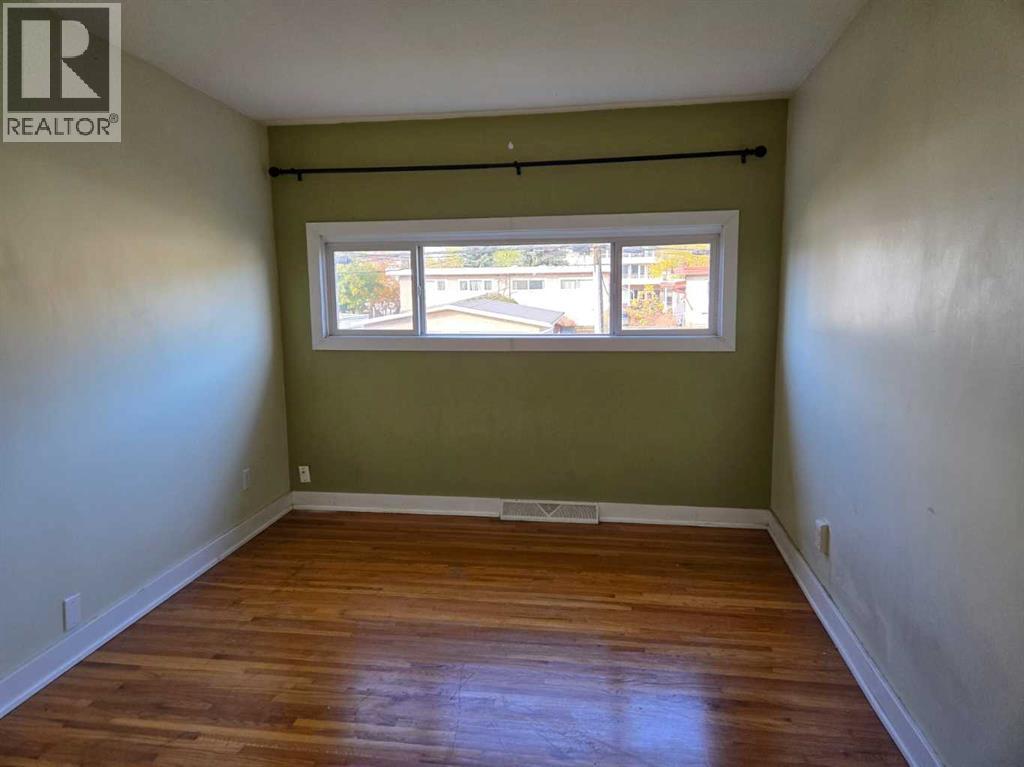 638, 640 68 Avenue SW - 11