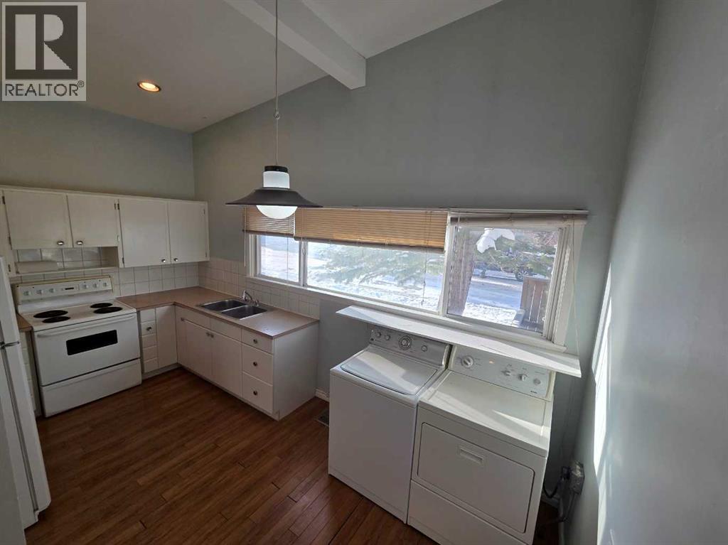 638, 640 68 Avenue SW - 22