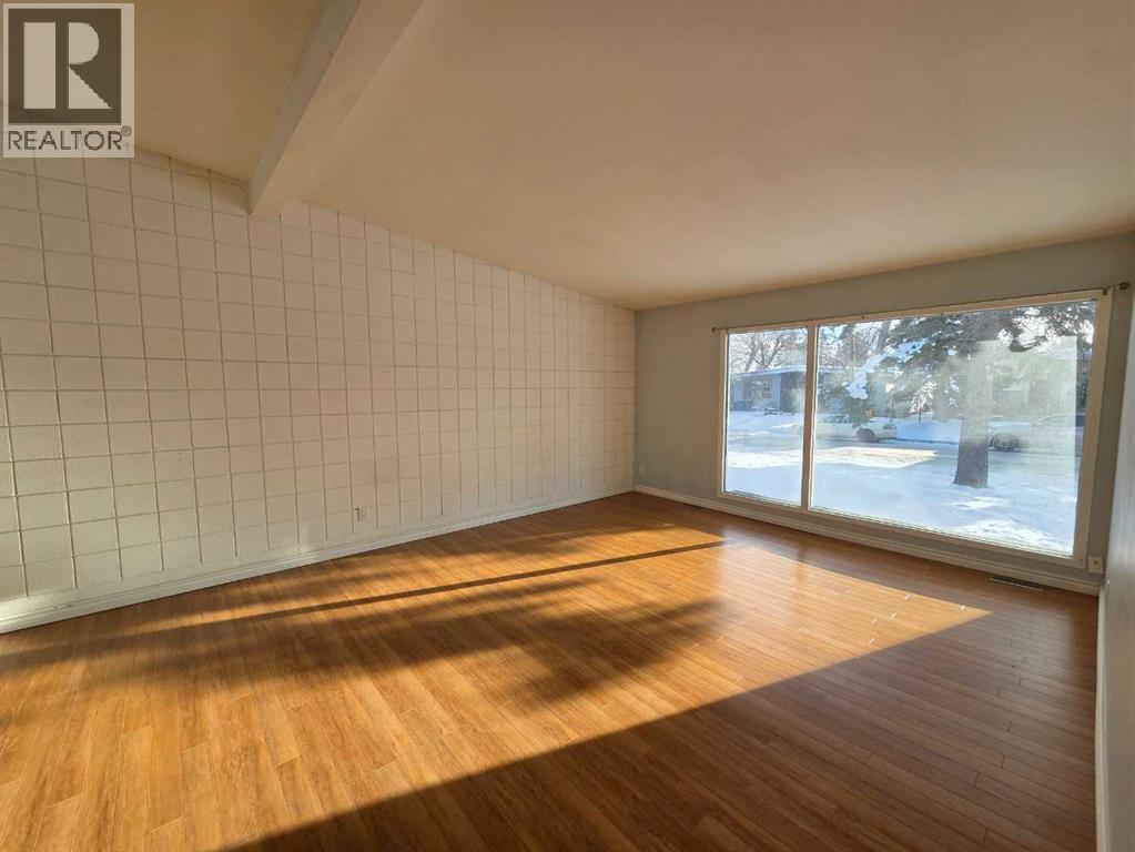 638, 640 68 Avenue SW - 25