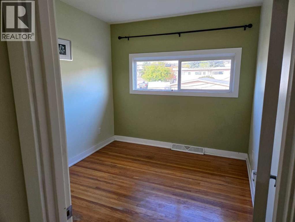 638, 640 68 Avenue SW - 10