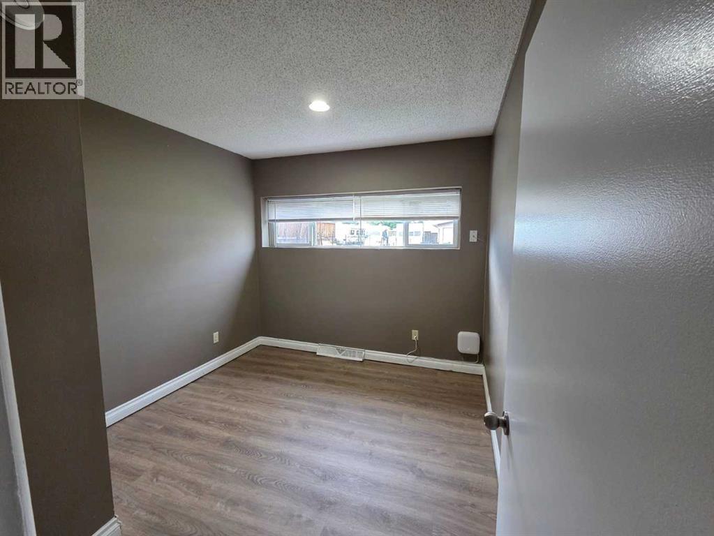 638, 640 68 Avenue SW - 17