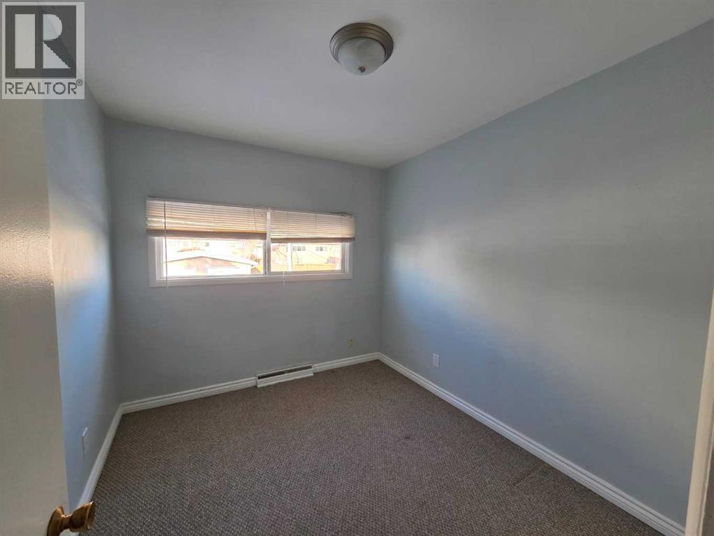 638, 640 68 Avenue SW - 21