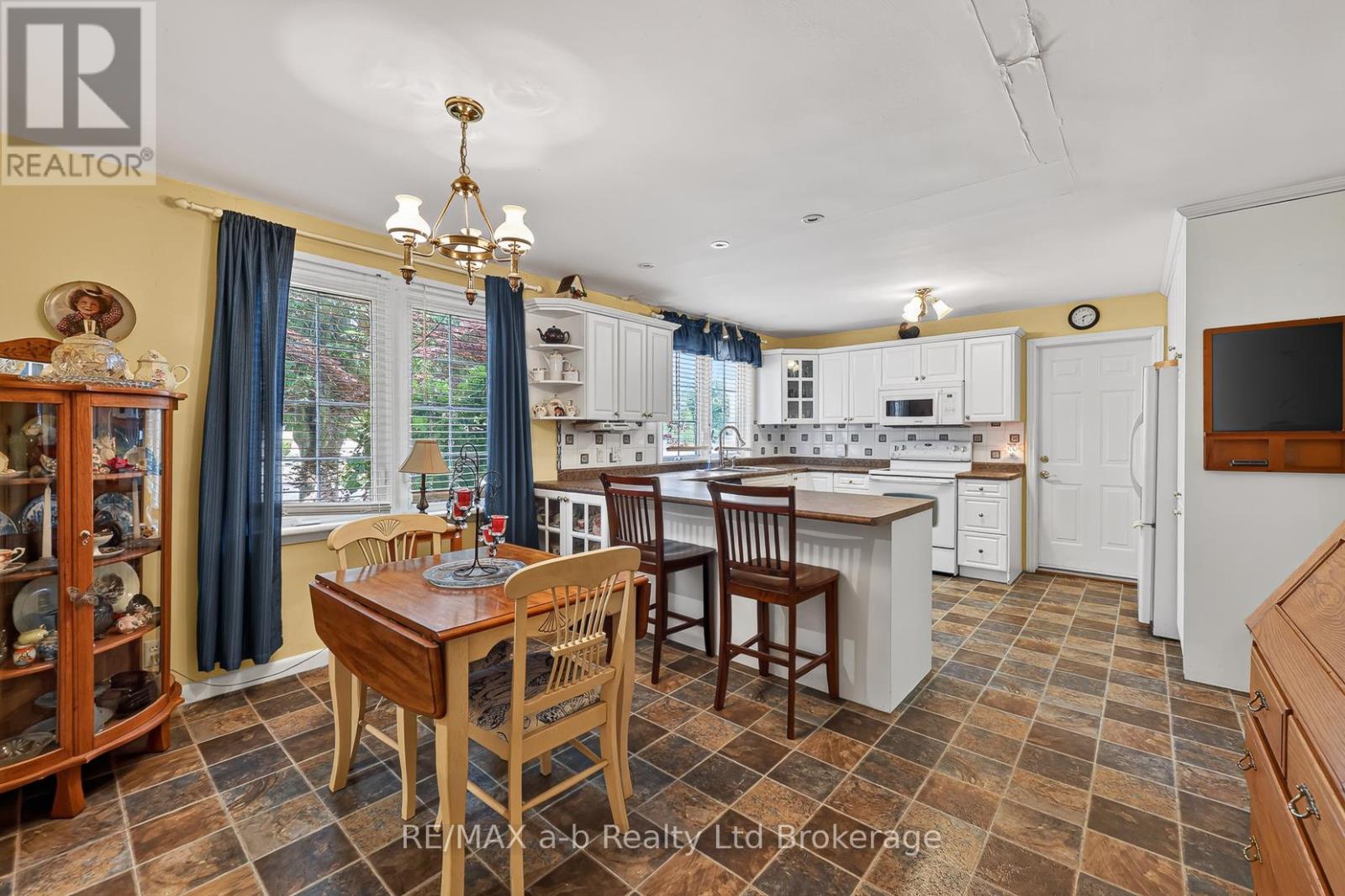 61 PARKWOOD DRIVE - 26
