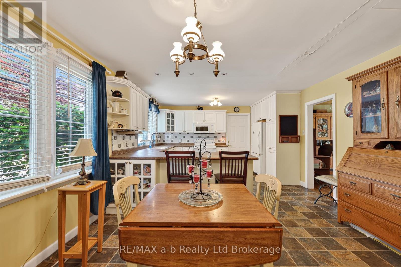 61 PARKWOOD DRIVE - 27