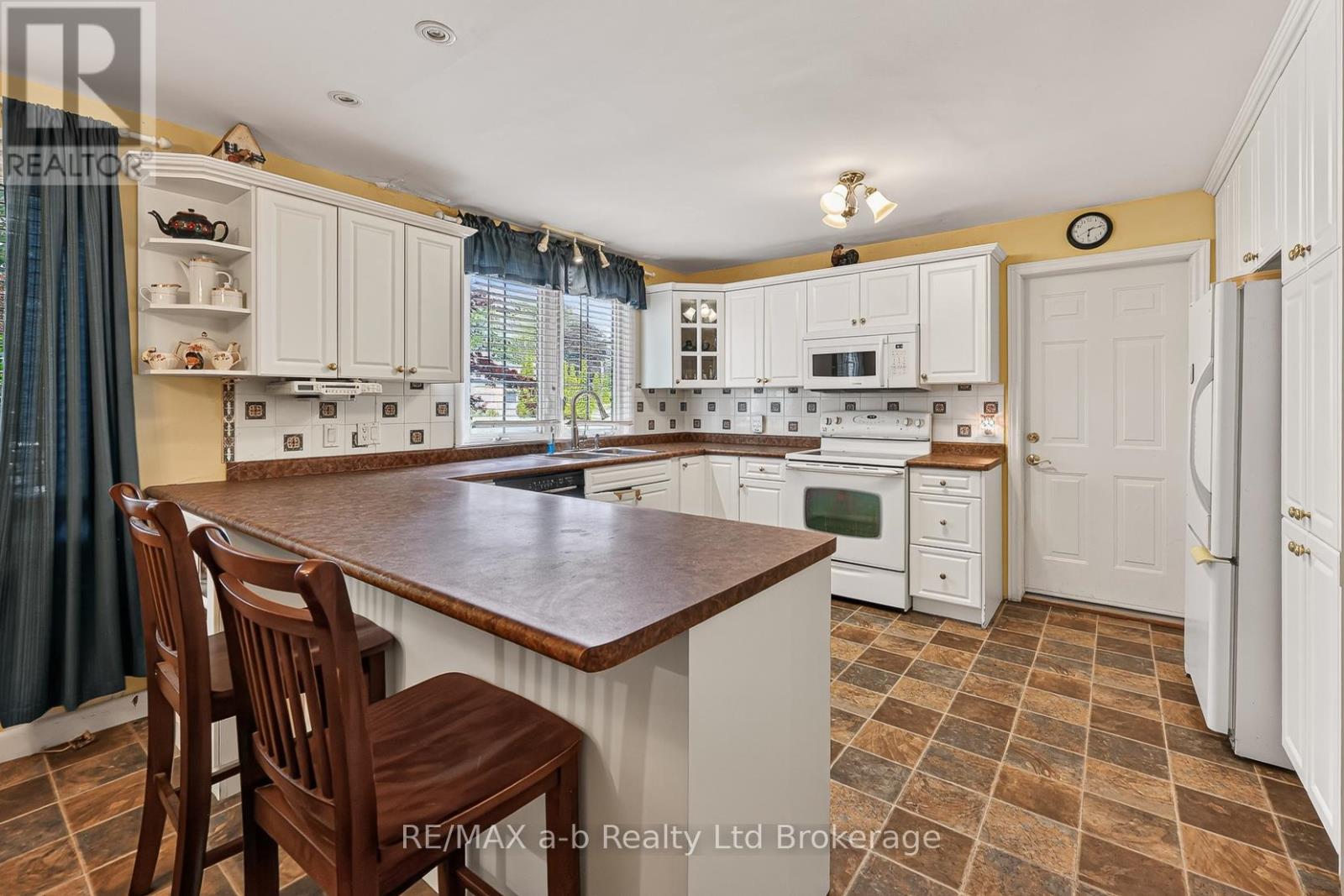 61 PARKWOOD DRIVE - 28