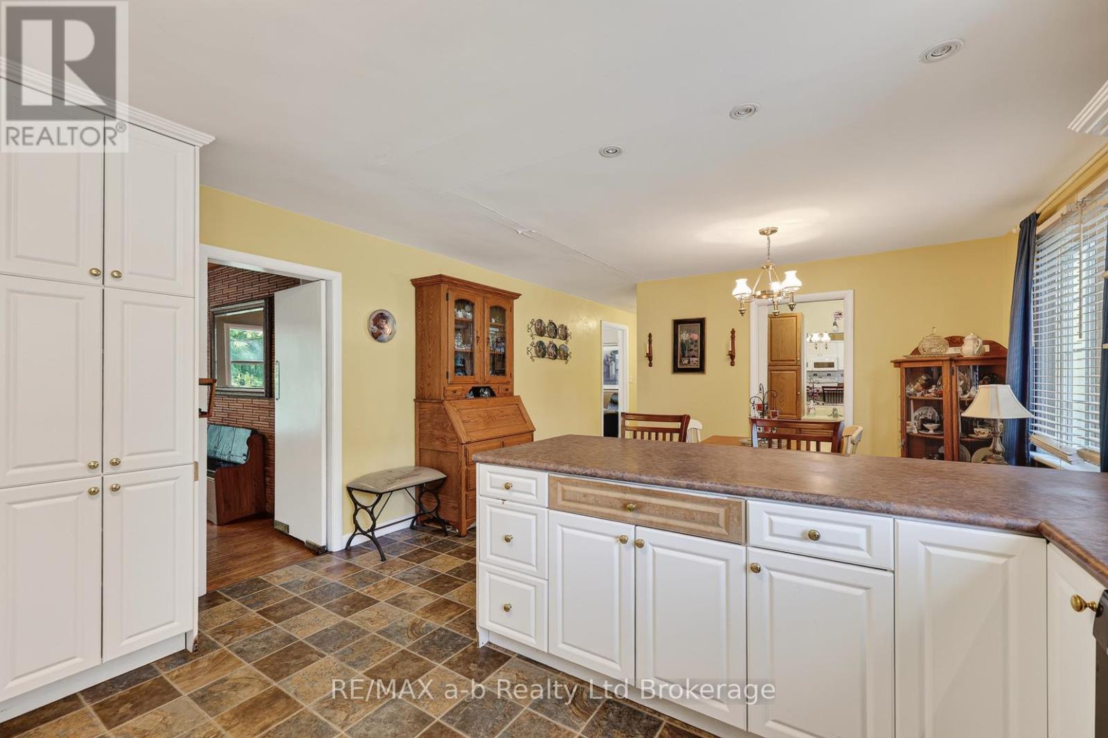 61 PARKWOOD DRIVE - 31