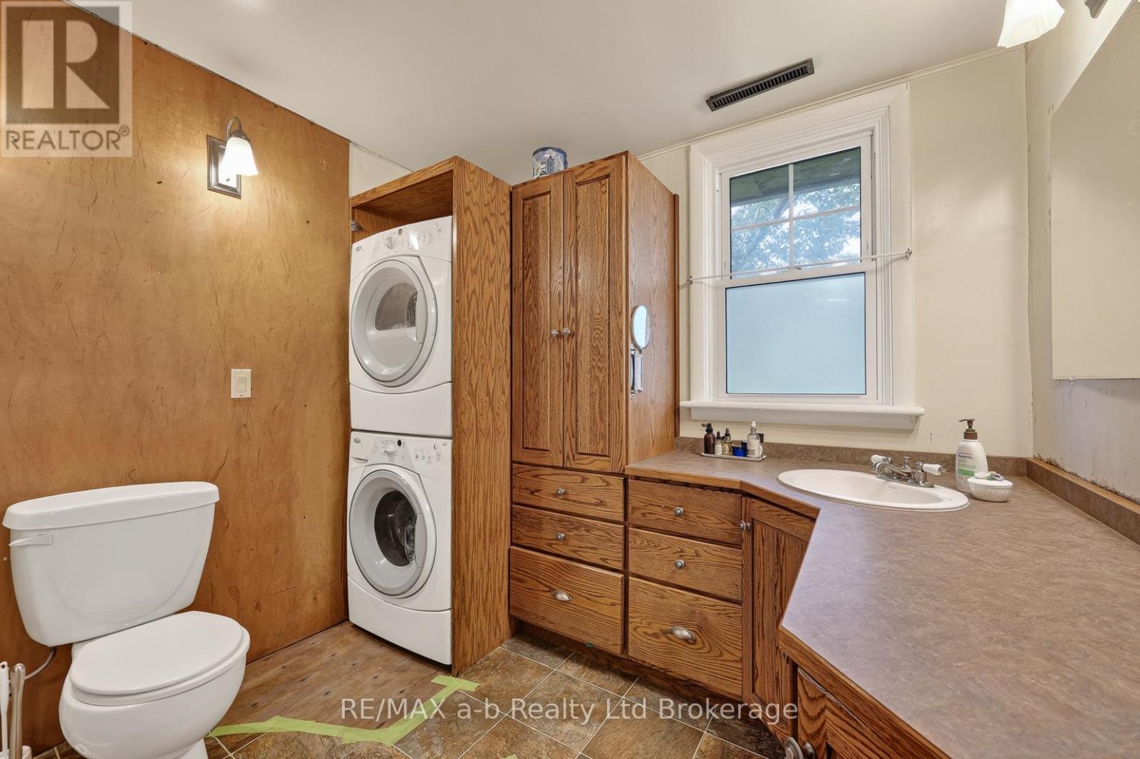 61 PARKWOOD DRIVE - 34