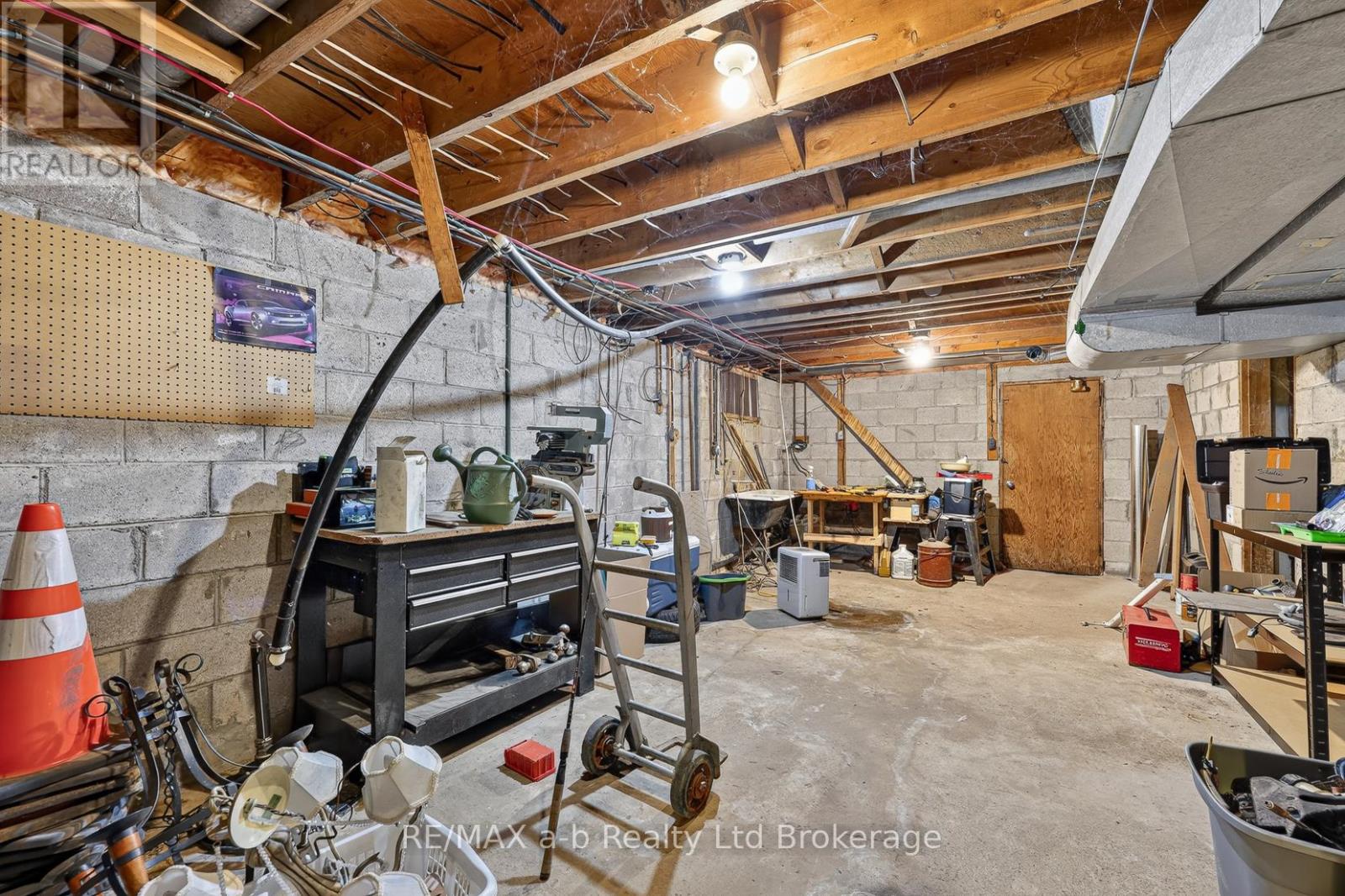 61 PARKWOOD DRIVE - 40