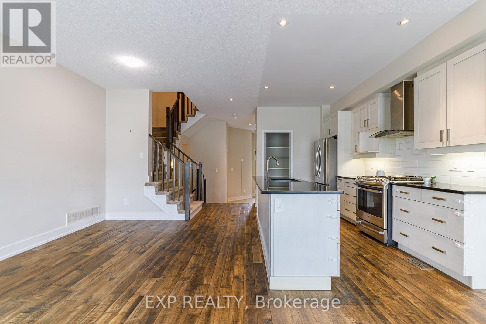 605 TENNANT WAY, Ottawa. Luxury613. By Peter Sagos - Image 14