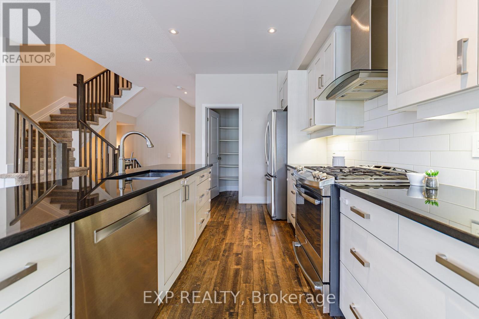 605 TENNANT WAY, Ottawa. Luxury613. By Peter Sagos - Image 16