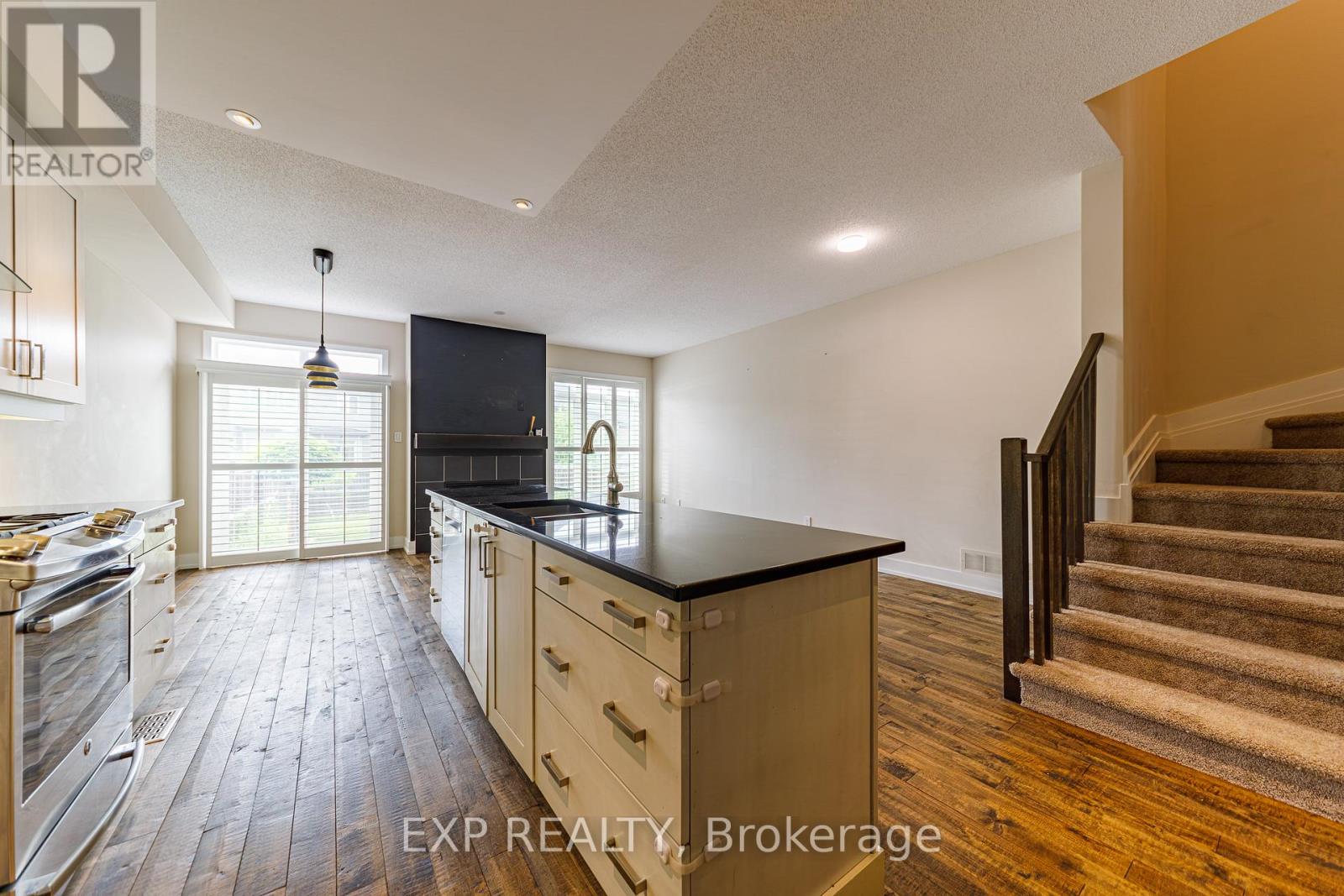 605 TENNANT WAY, Ottawa. Luxury613. By Peter Sagos - Image 17