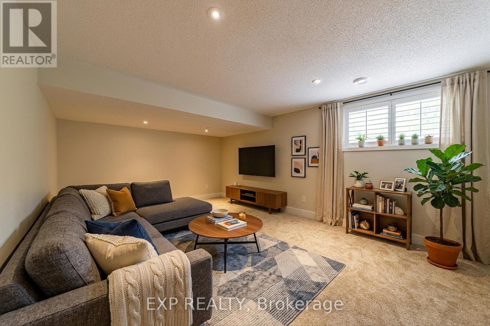605 TENNANT WAY, Ottawa. Luxury613. By Peter Sagos - Image 37