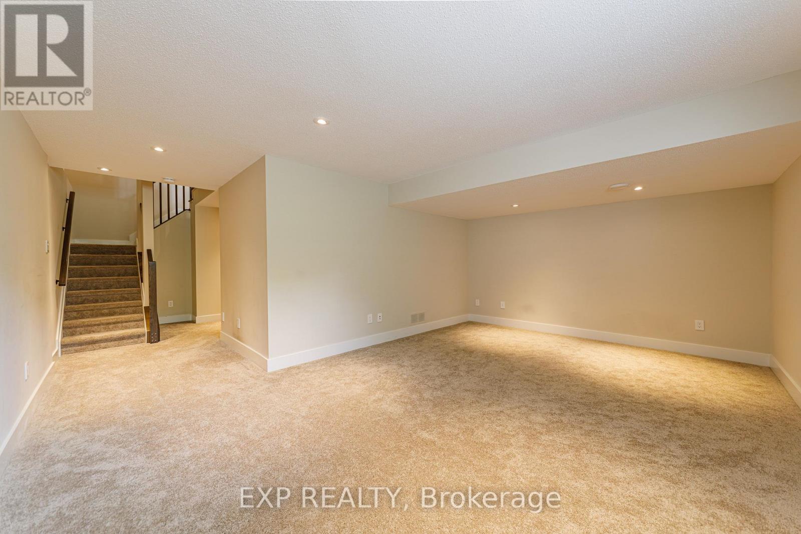 605 TENNANT WAY, Ottawa. Luxury613. By Peter Sagos - Image 39