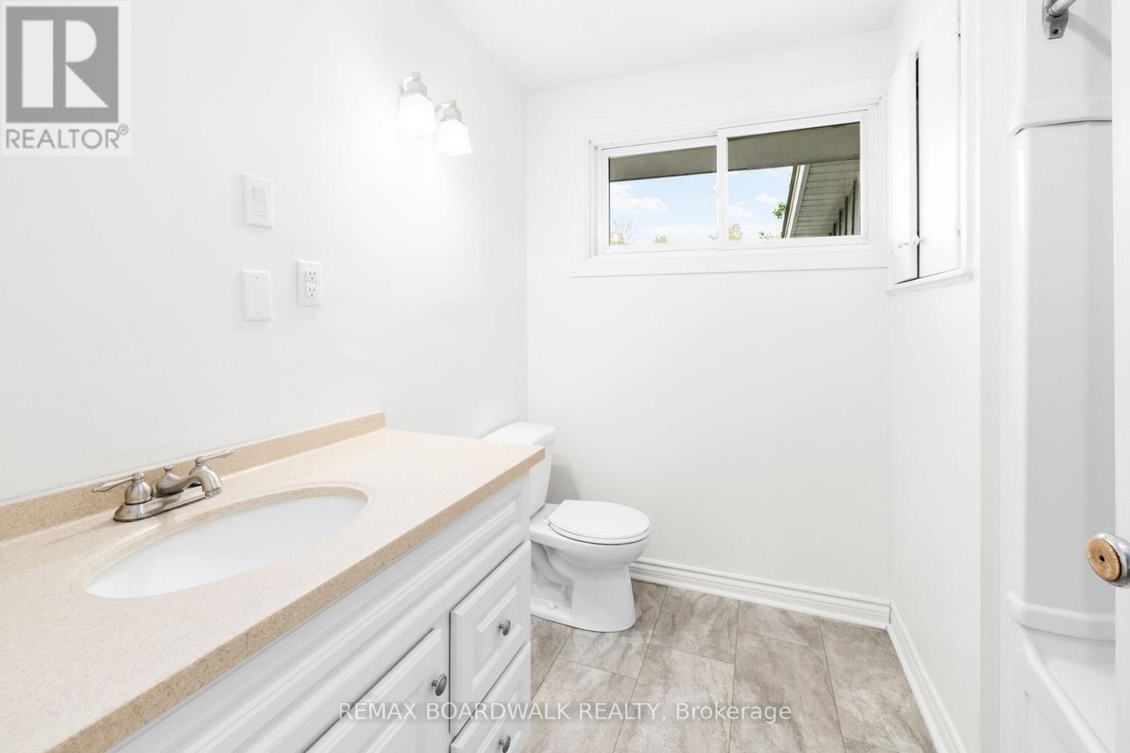 2 Bed, 2 Bath House for Sale in Perth – 24 NORTH STREET N, Perth – MLS# X13526182 - Image 11