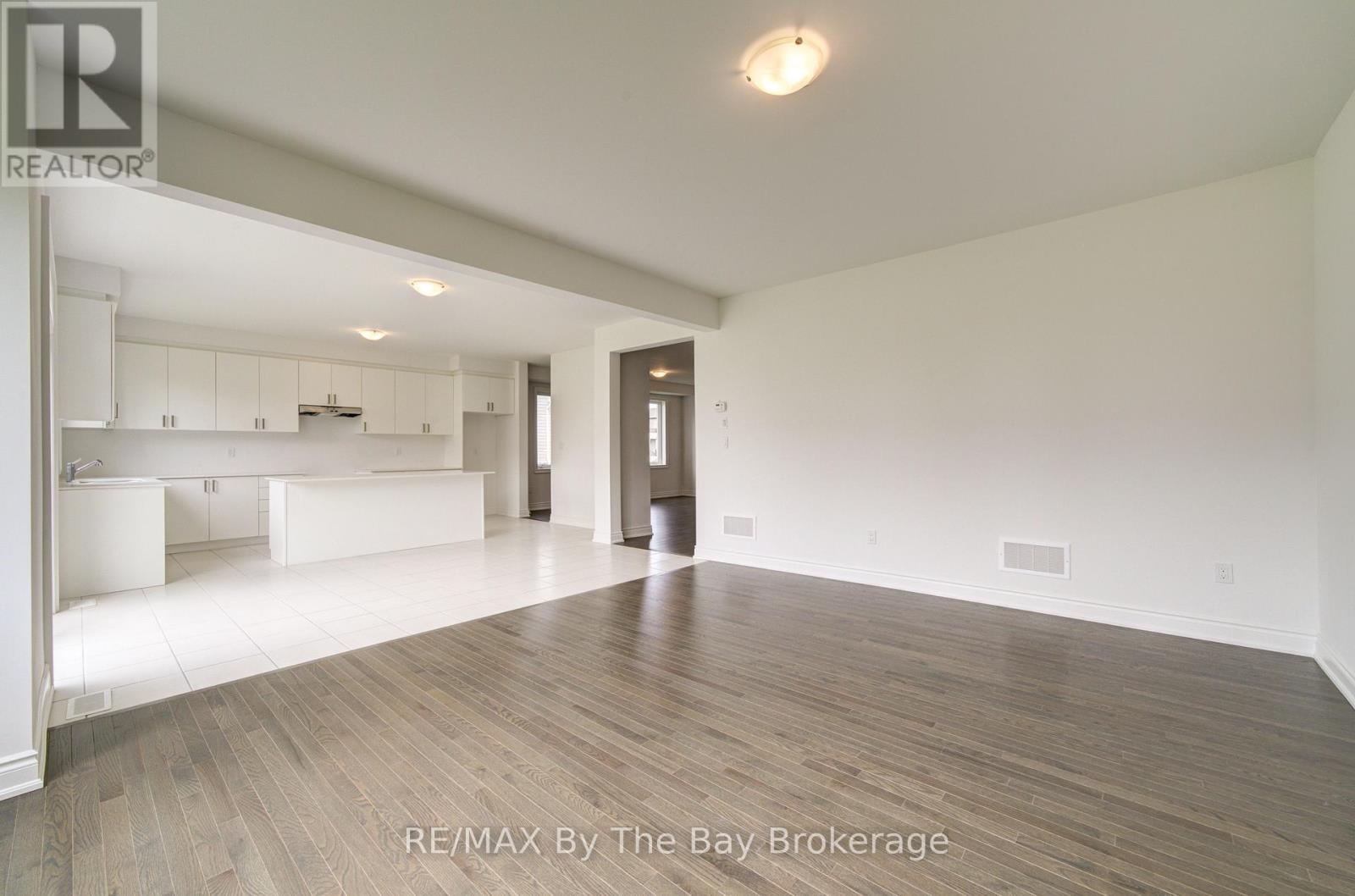 19 AMBER DRIVE - 12