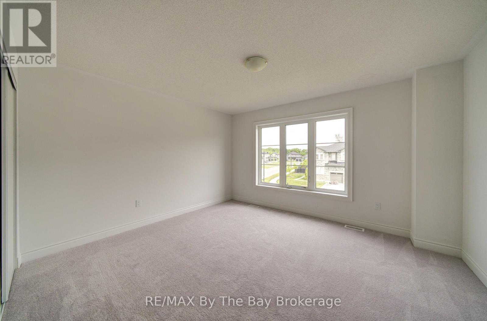 19 AMBER DRIVE - 27