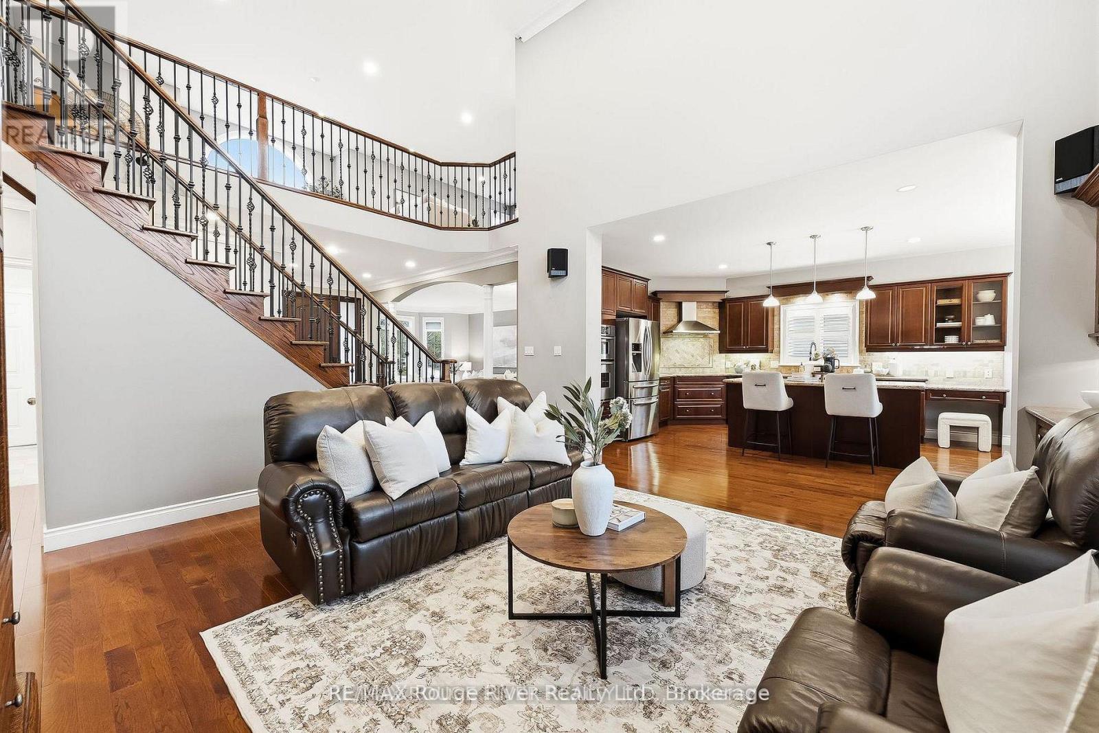30 HANOVER COURT - 11