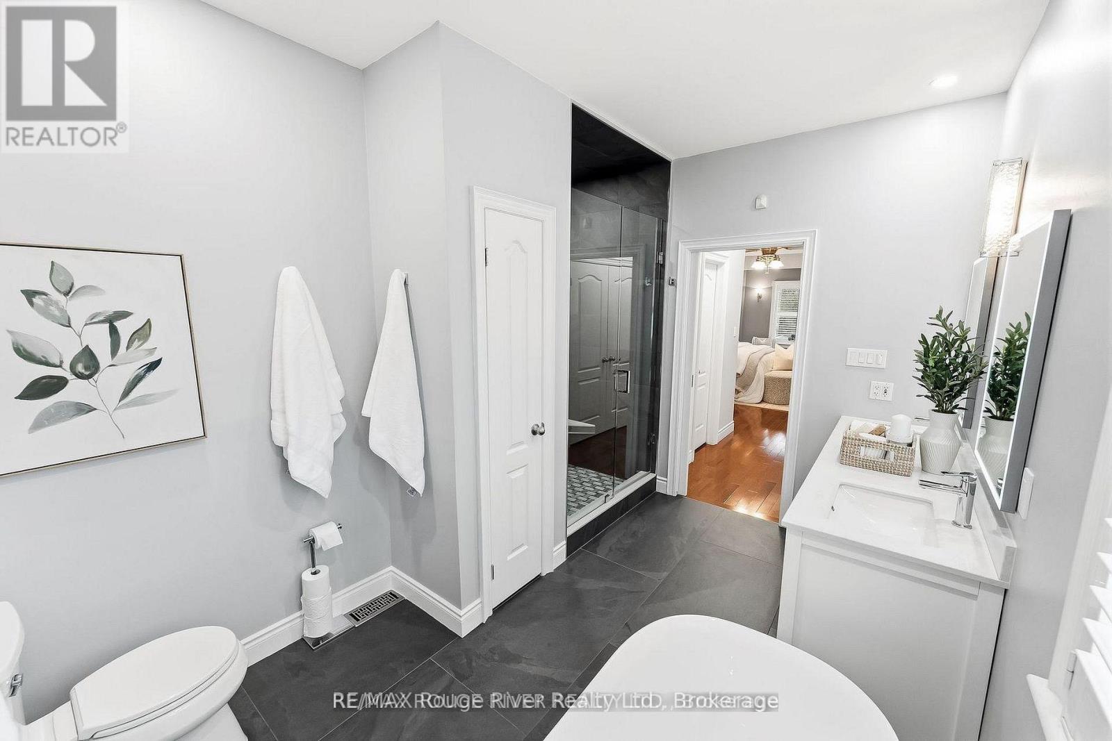 30 HANOVER COURT - 23