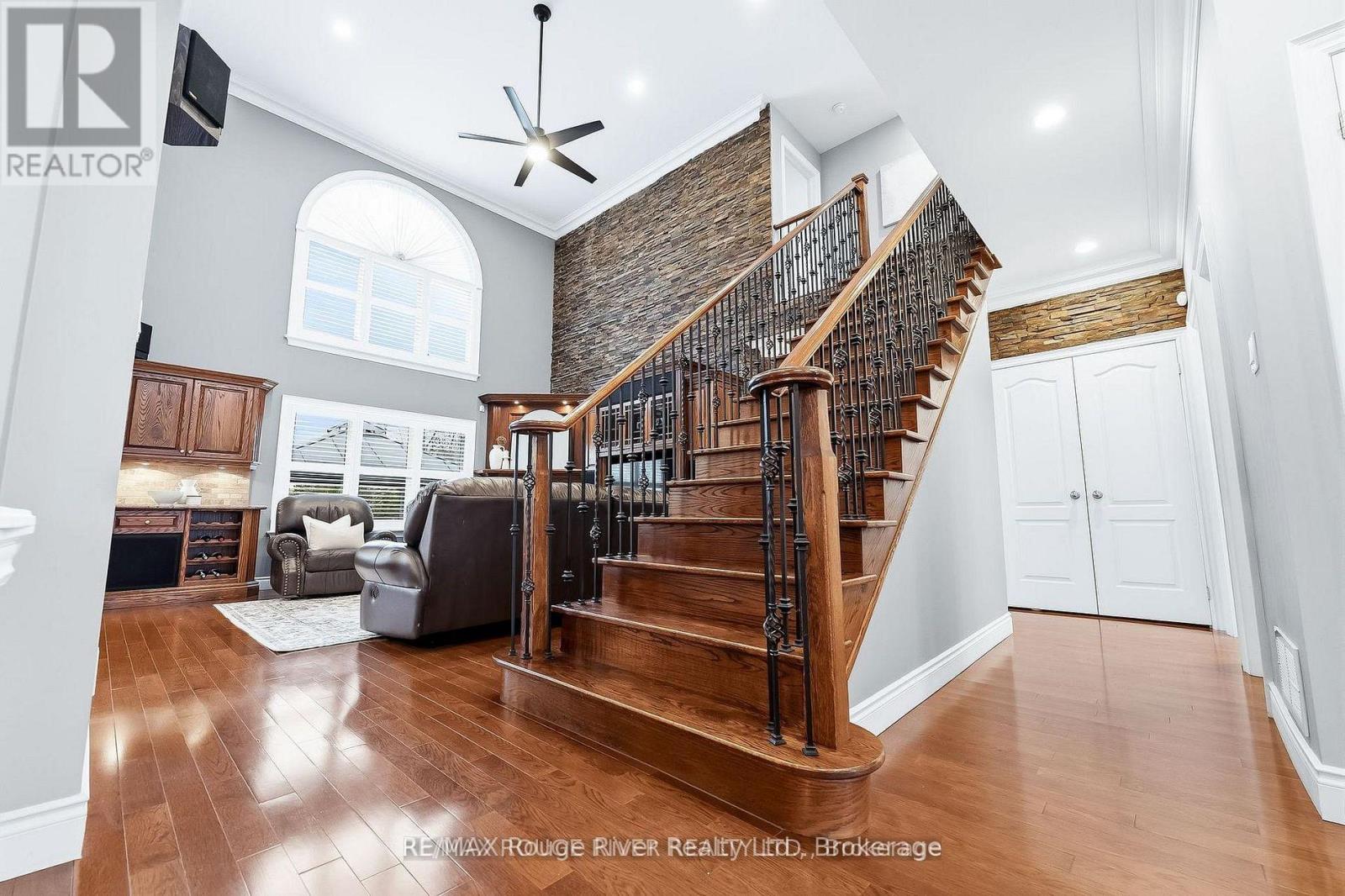 30 HANOVER COURT - 24