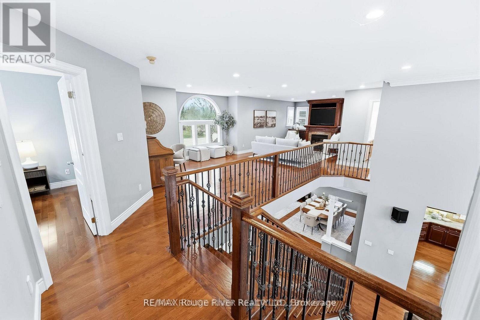 30 HANOVER COURT - 25