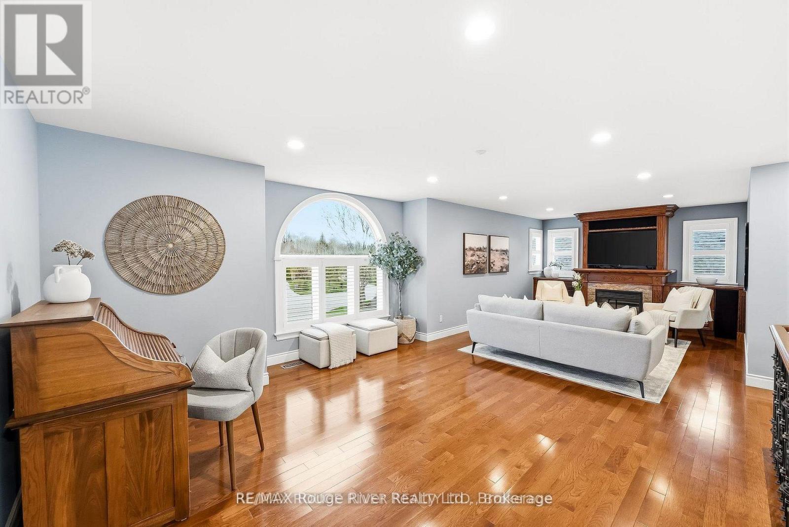 30 HANOVER COURT - 26