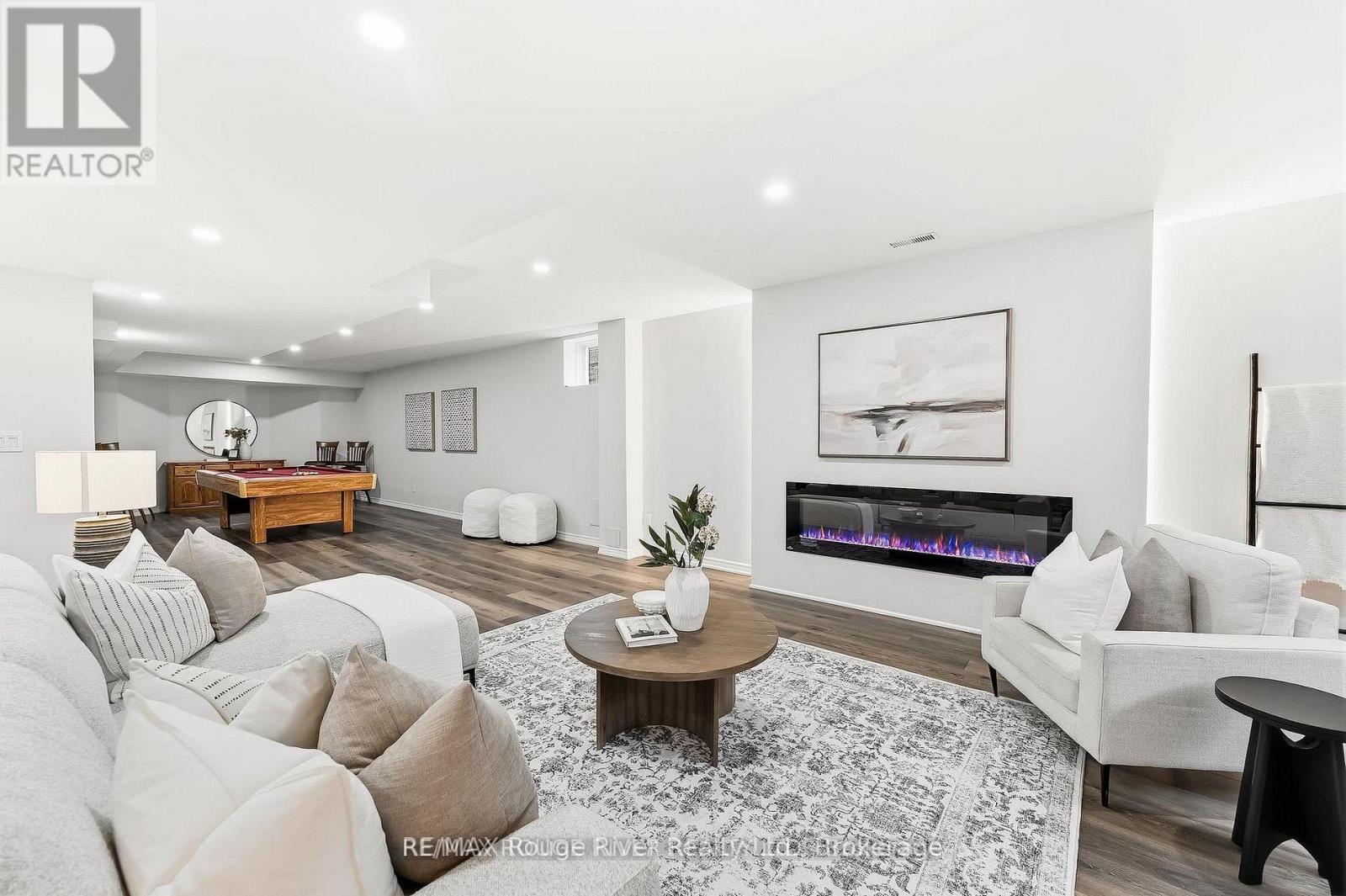 30 HANOVER COURT - 37