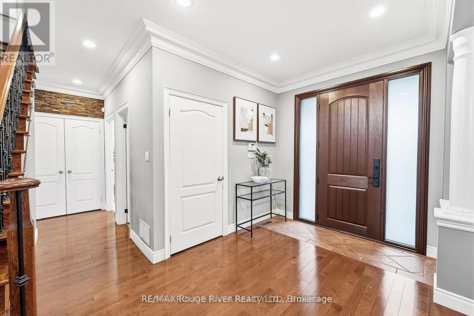 30 HANOVER COURT - 8