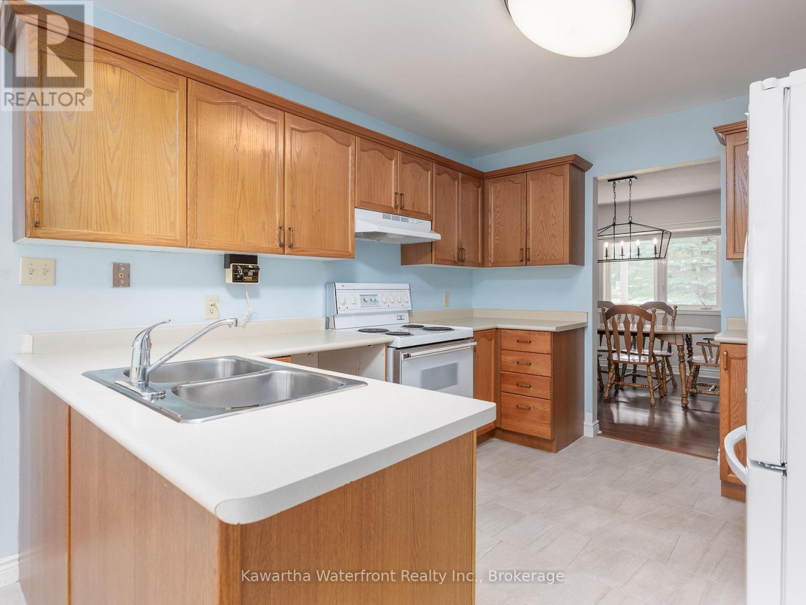 4 EVANS DRIVE - 11