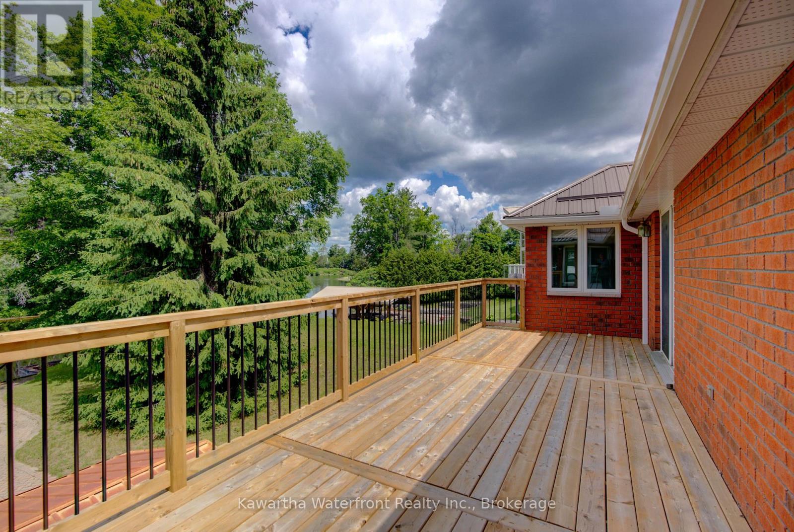 4 EVANS DRIVE - 21