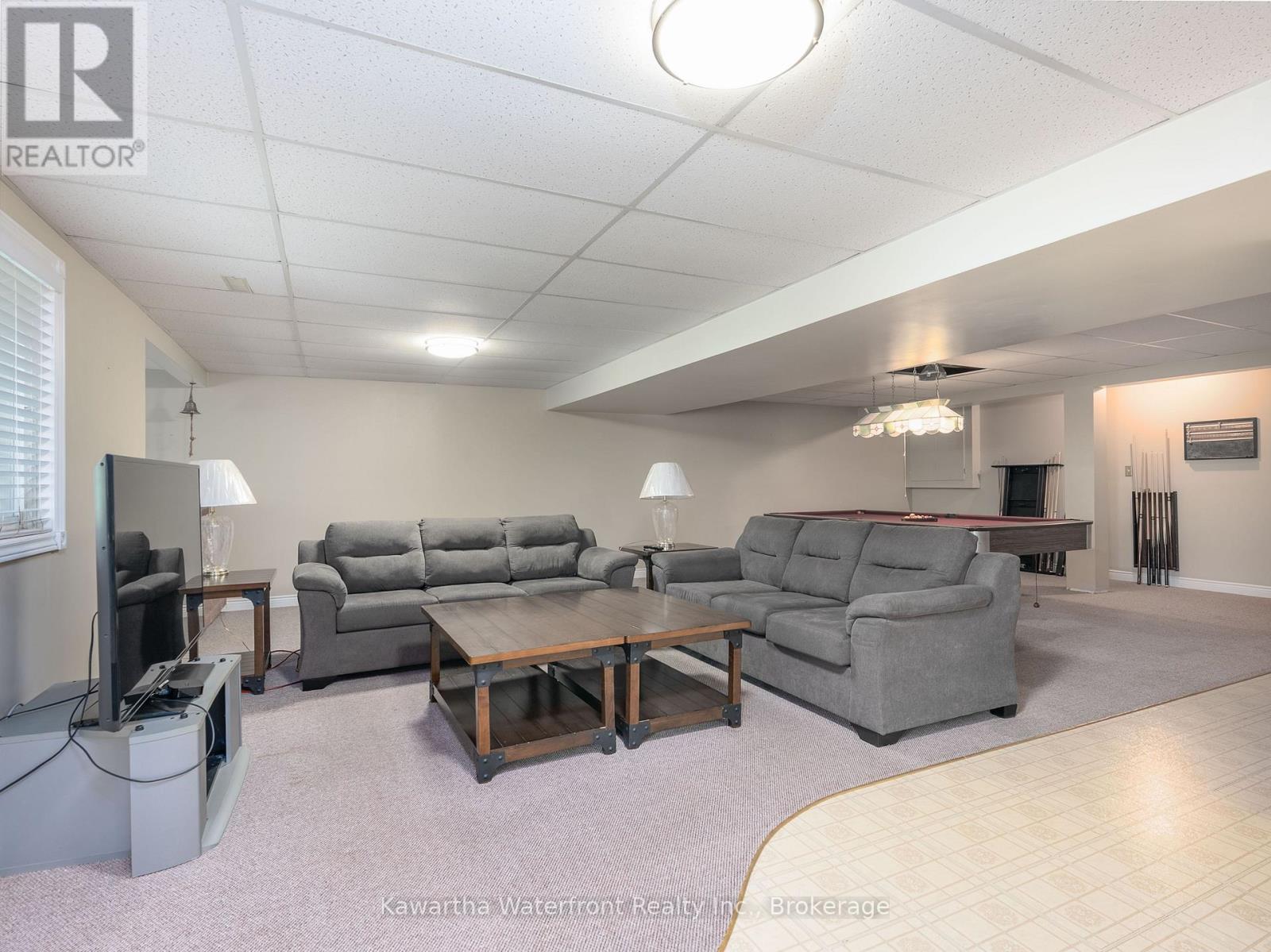 4 EVANS DRIVE - 23