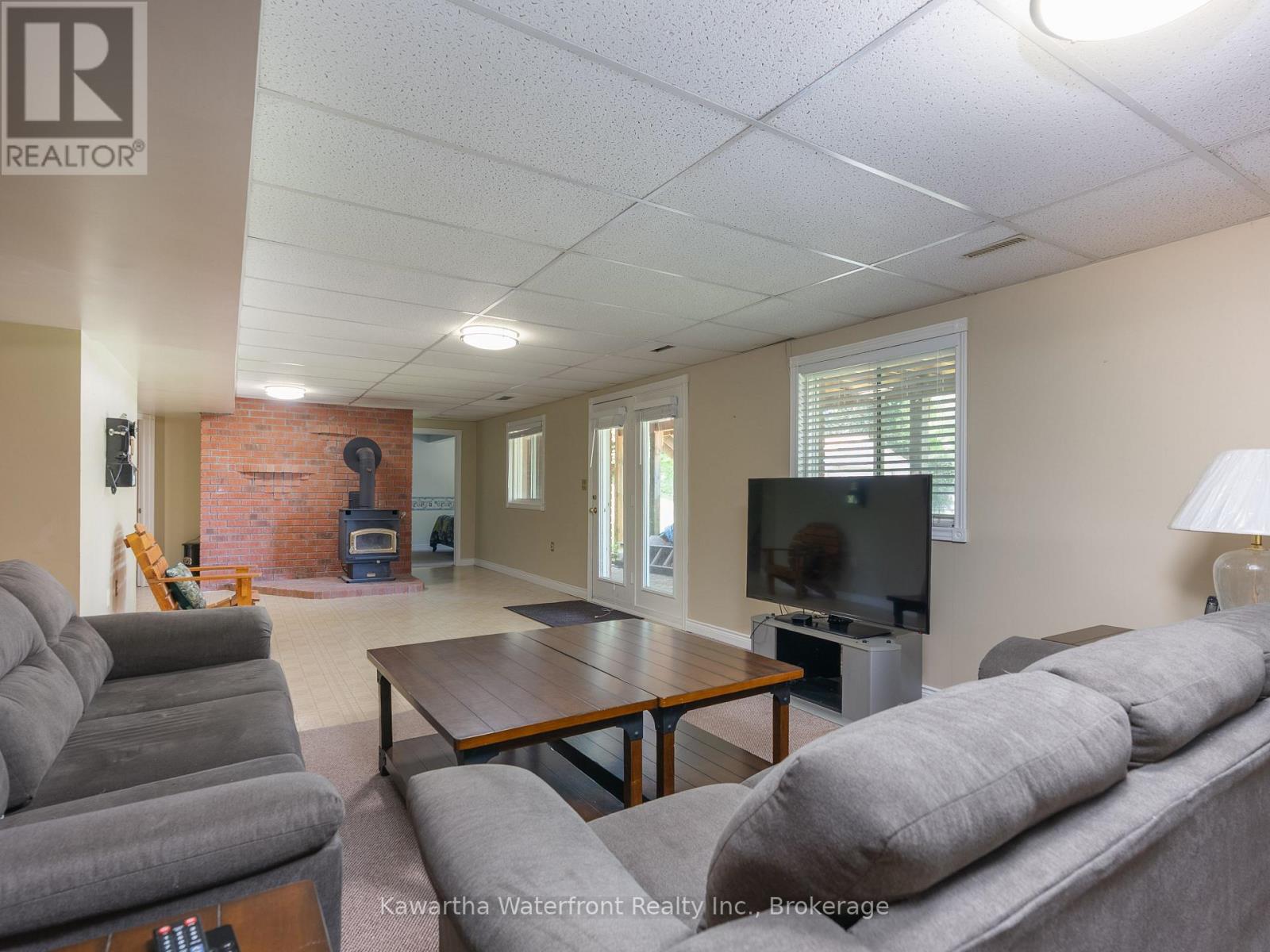 4 EVANS DRIVE - 25