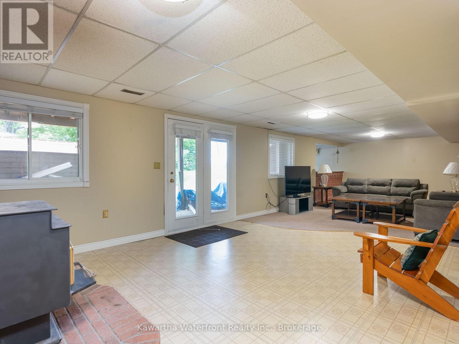 4 EVANS DRIVE - 26