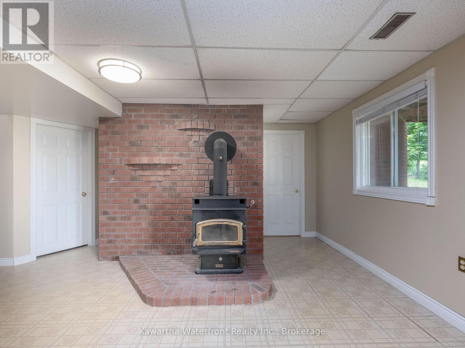 4 EVANS DRIVE - 27