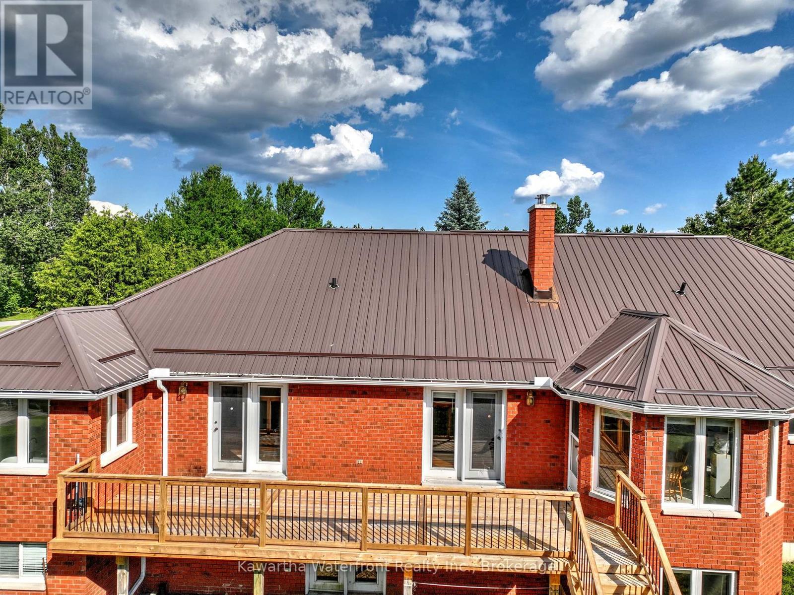 4 EVANS DRIVE - 32