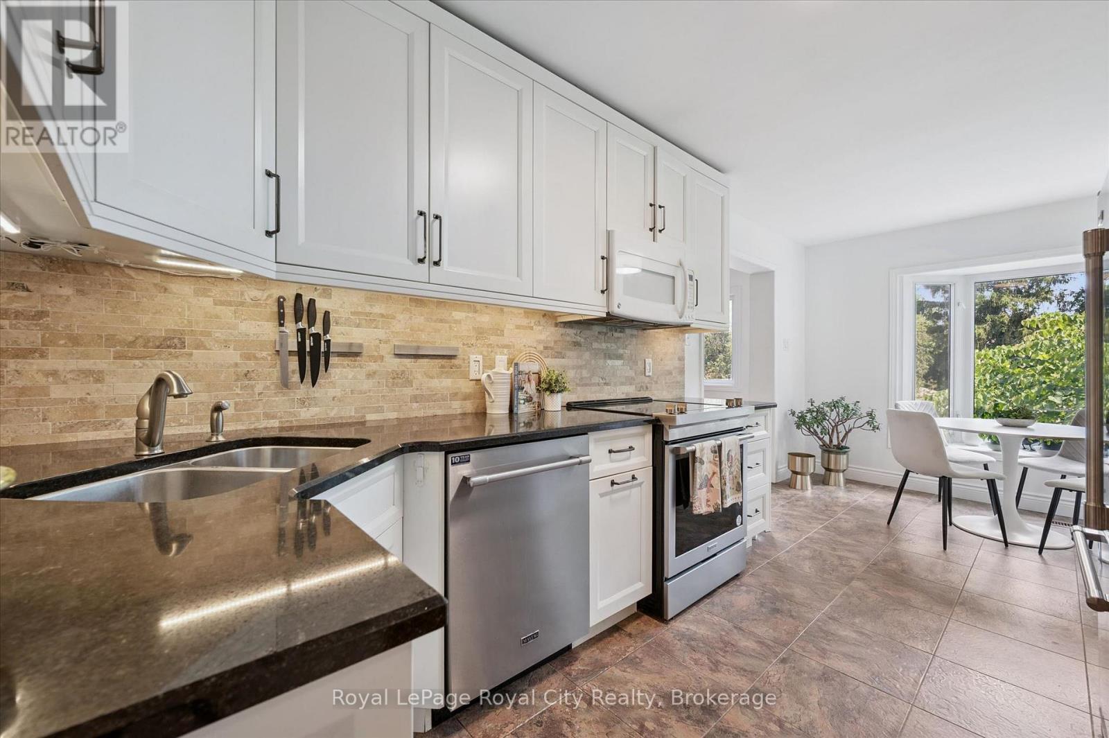 #149 295 WATER STREET - 16