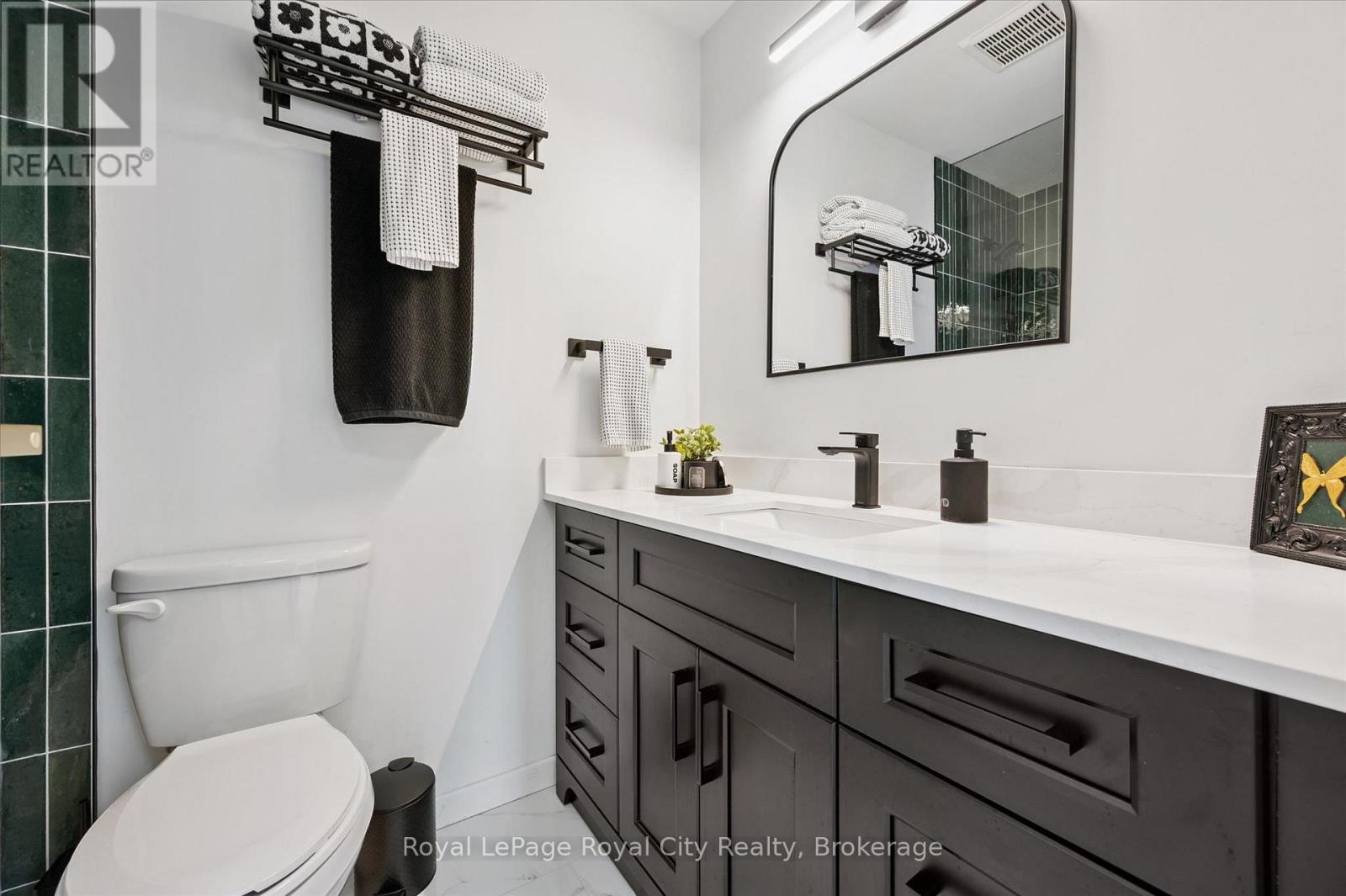 #149 295 WATER STREET - 22