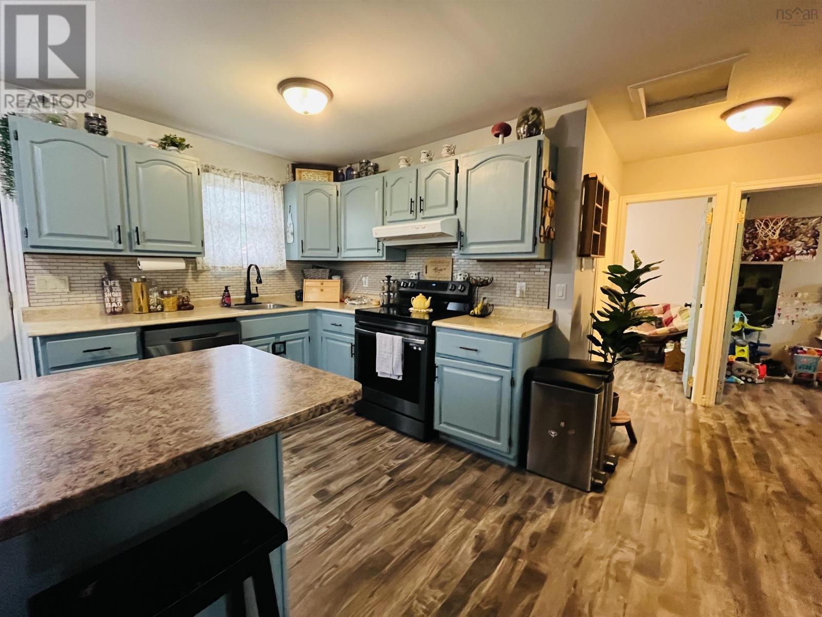 21 Snowden Avenue - 10