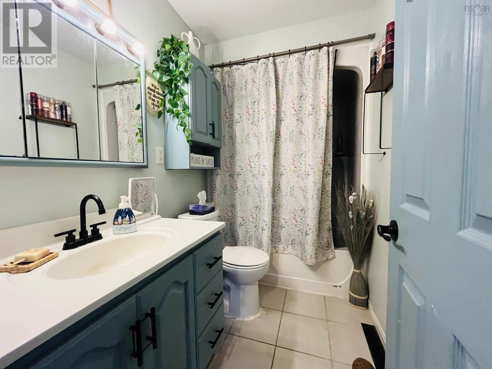 21 Snowden Avenue - 17