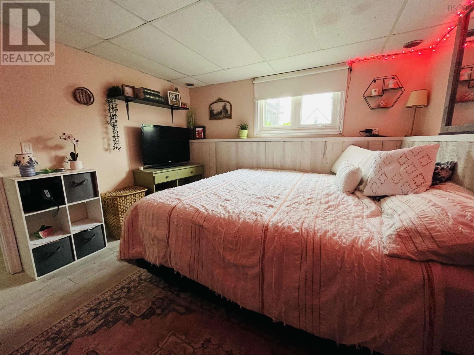 21 Snowden Avenue - 25